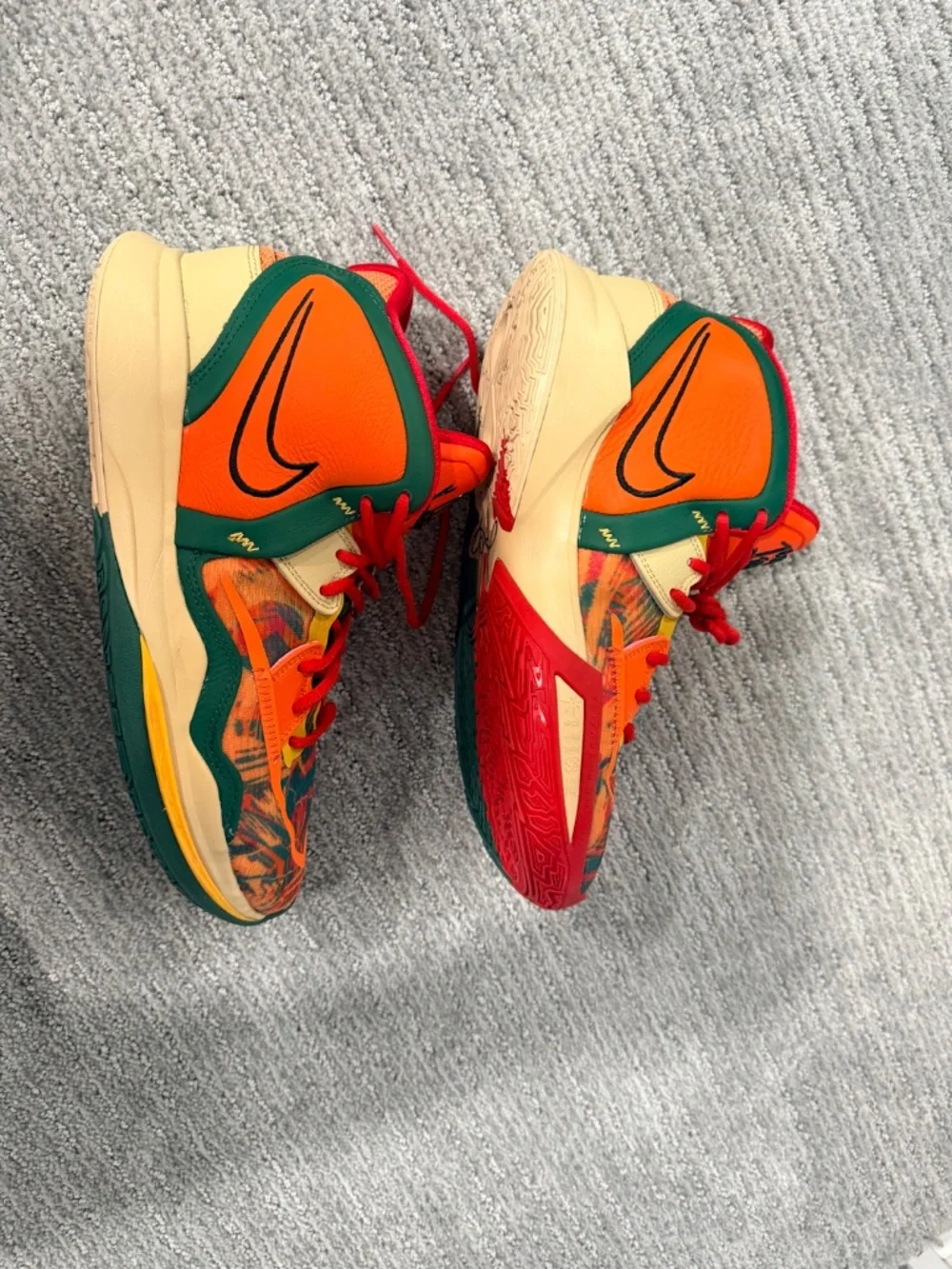 Basketball shoes